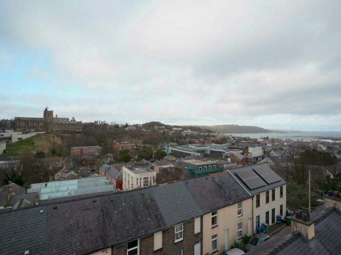 4 Bedroom House To Rent In Caellepa, Bangor, Gwynedd, LL57