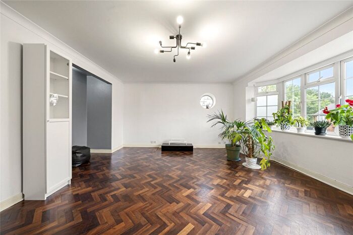 2 Bedroom Flat To Rent In North Parade, Chessington, KT9