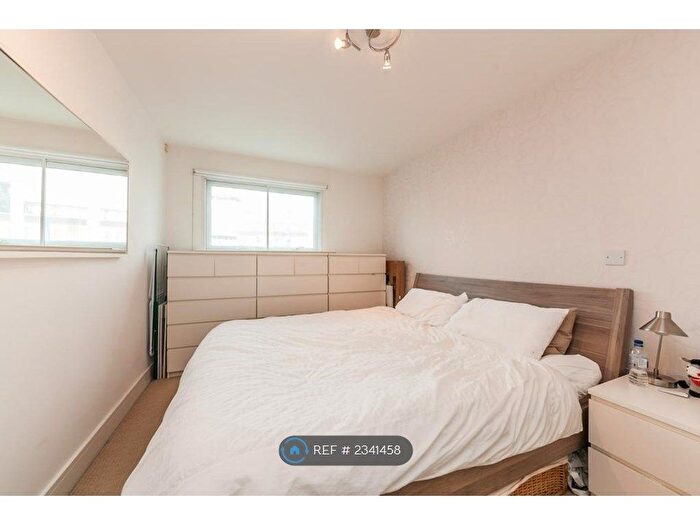 1 Bedroom Flat To Rent In Warwick Building, London, SW11