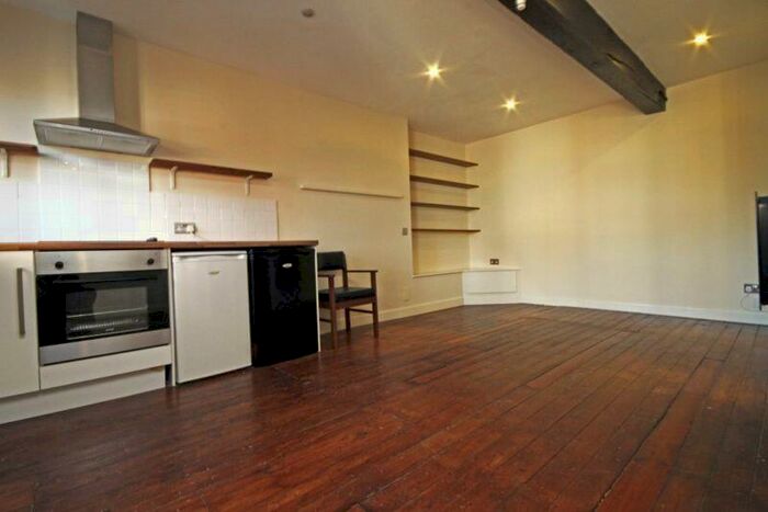 2 Bedroom Flat To Rent In Queen Street, Louth, LN11