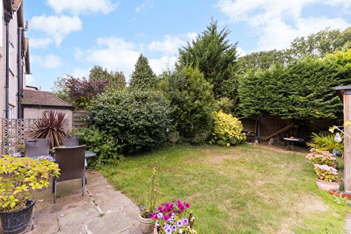 3 Bedroom Detached House For Sale In Brookshill Avenue, Harrow, HA3