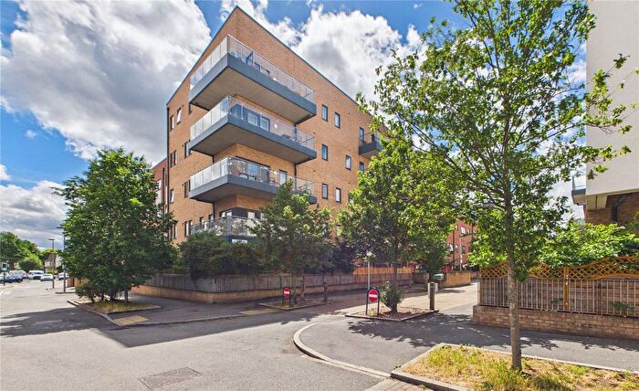 3 Bedroom Flat For Sale In Thornbury Way, Walthamstow, E17
