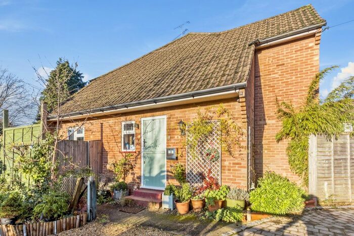 2 Bedroom Maisonette To Rent In Stafford Way, Sevenoaks, TN13