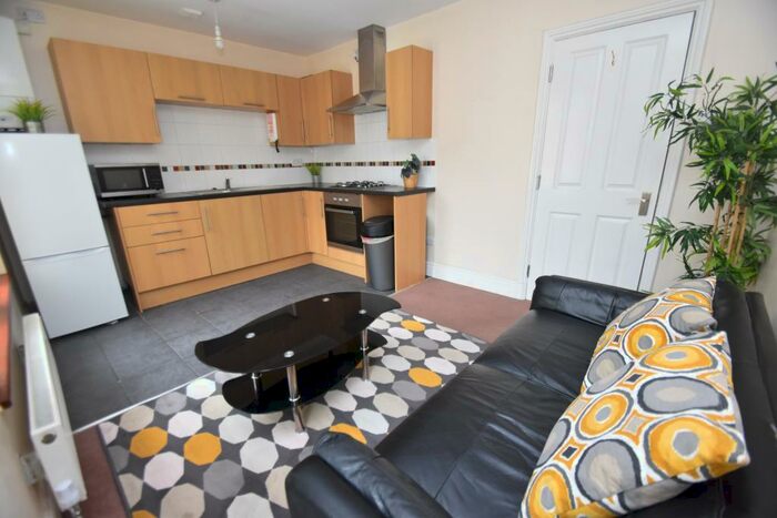 2 Bedroom Flat To Rent In Malefant Street, Cathays, Cardiff, CF24