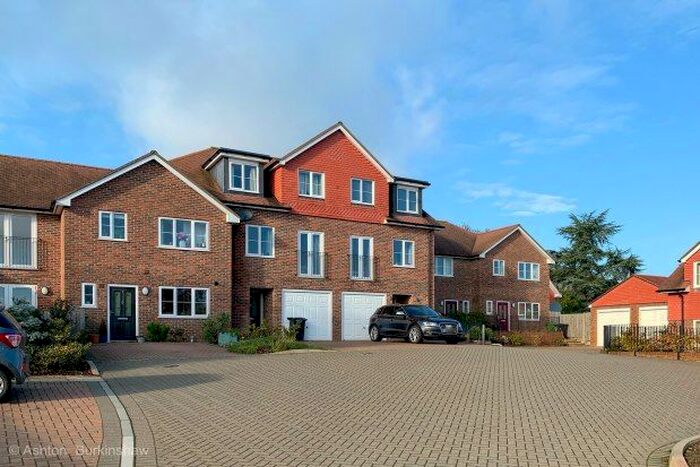 1 Bedroom Flat To Rent In Wickens Close, Crowborough, TN6