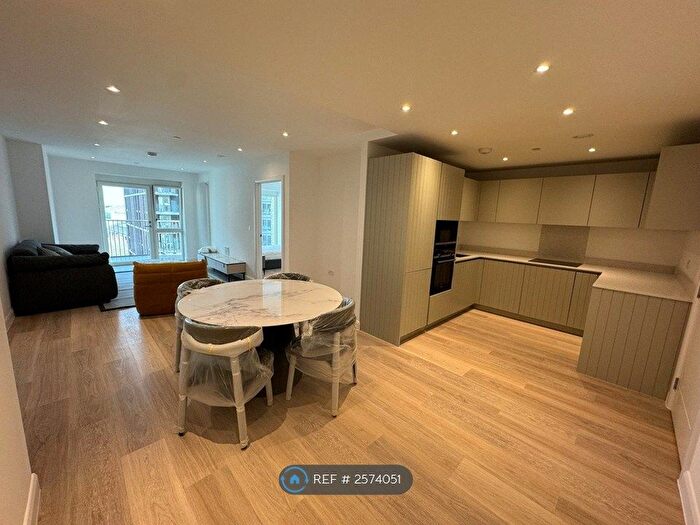 2 Bedroom Flat To Rent In Eden Place, London, E16