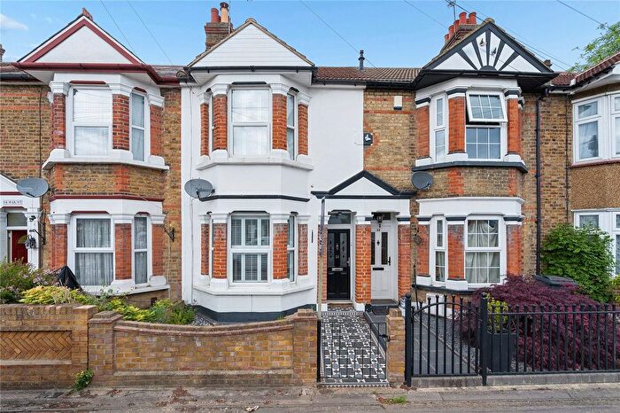 3 Bedroom Terraced House For Sale In Oak Street, Romford, Essex, RM7