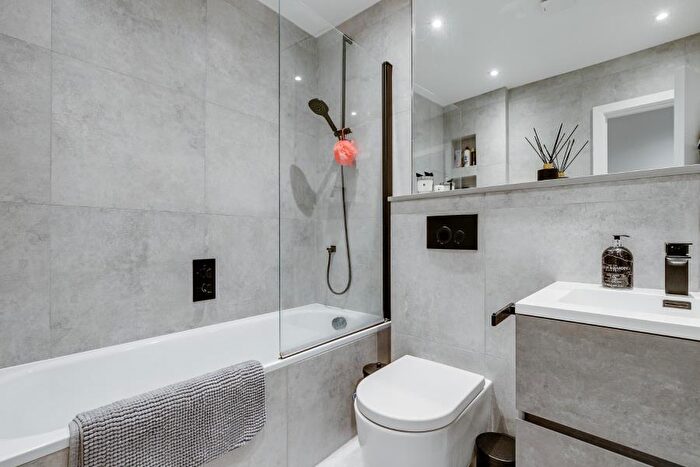 2 Bedroom Apartment To Rent In Mill Lane, West Hampstead, NW6
