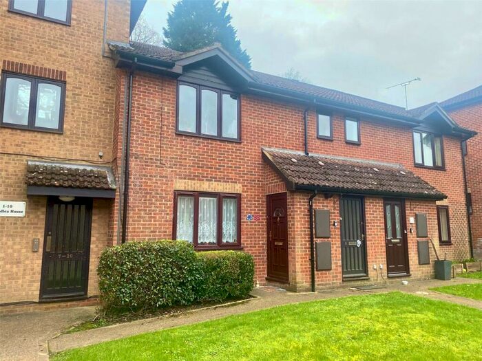 2 Bedroom Apartment To Rent In Nursery Gardens, Chandler's Ford, Eastleigh, Hampshire, SO53