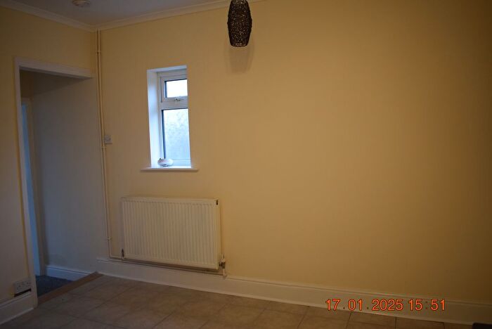 2 Bedroom End Of Terrace House To Rent In Castle Road, Nuneaton, CV10