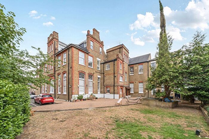 1 Bedroom Flat To Rent In College Green Court, Brixton, London, SW9