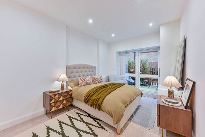 1 Bedroom Flat For Sale In Kilburn Lane, Queen's Park, London, W9