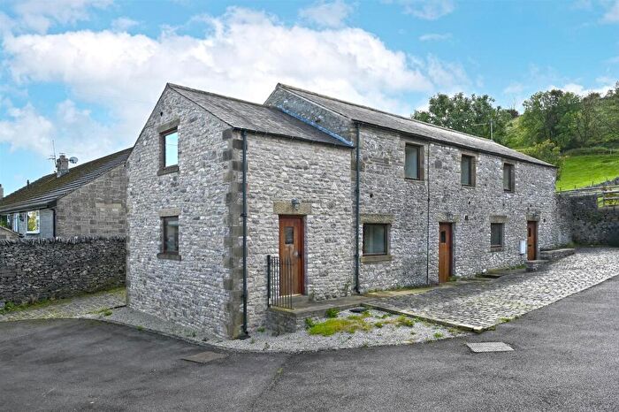 3 Bedroom Semi-Detached House To Rent In Main Street, Taddington, Buxton, SK17