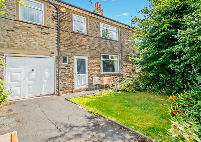 4 Bedroom Semi-Detached House For Sale In Brookfields Avenue, Wyke, Bradford, BD12