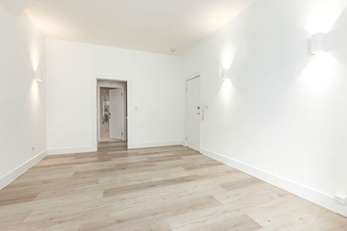 Studio To Rent In Cricklewood Lane, London, London, NW2