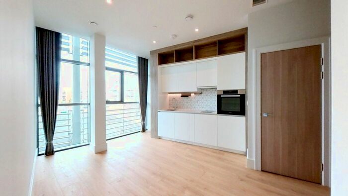 Studio To Rent In Station Road, Addlestone, KT15