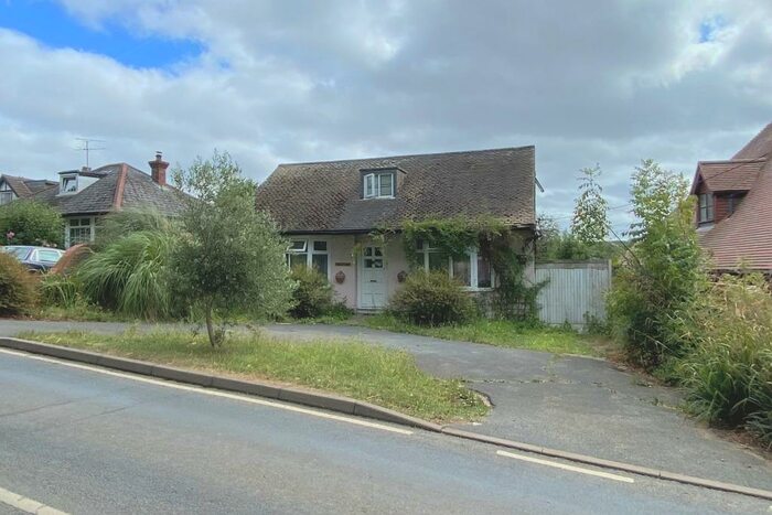 3 Bedroom Chalet For Sale In Radfall Road, Whitstable, CT5