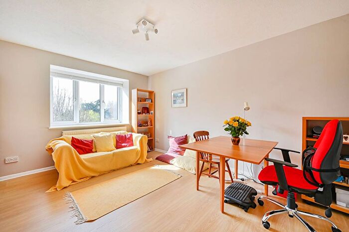1 Bedroom Flat For Sale In Green Lane, Ealing, London, W7