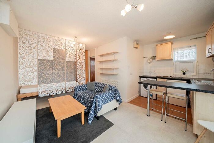 Studio To Rent In Bramley Road, North Kensington, W10