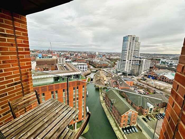 2 Bedroom Flat To Rent In Wharf Approach, Leeds, West Yorkshire, LS1