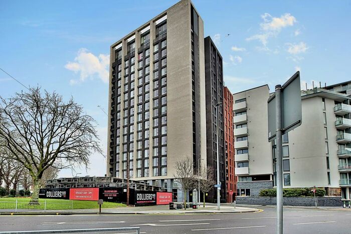 1 Bedroom Apartment To Rent In Queen Street, Salford, M3