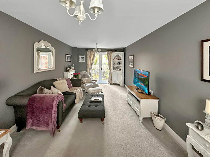 4 Bedroom Detached House For Sale In Gladstone Road, Melksham, SN12