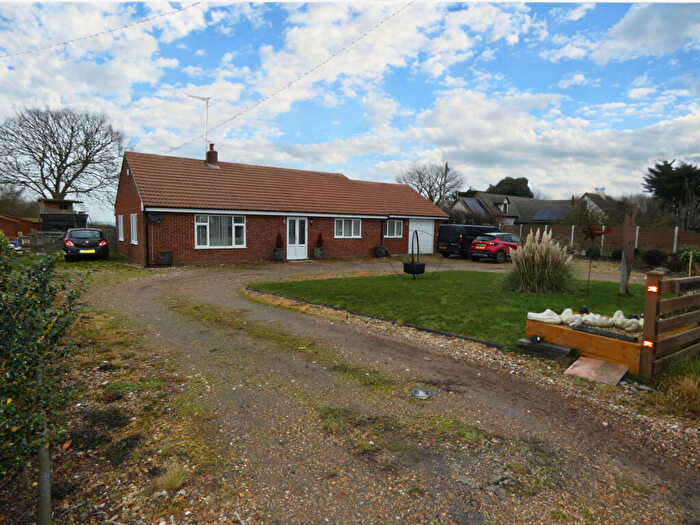 3 Bedroom Bungalow For Sale In East Road, CO5