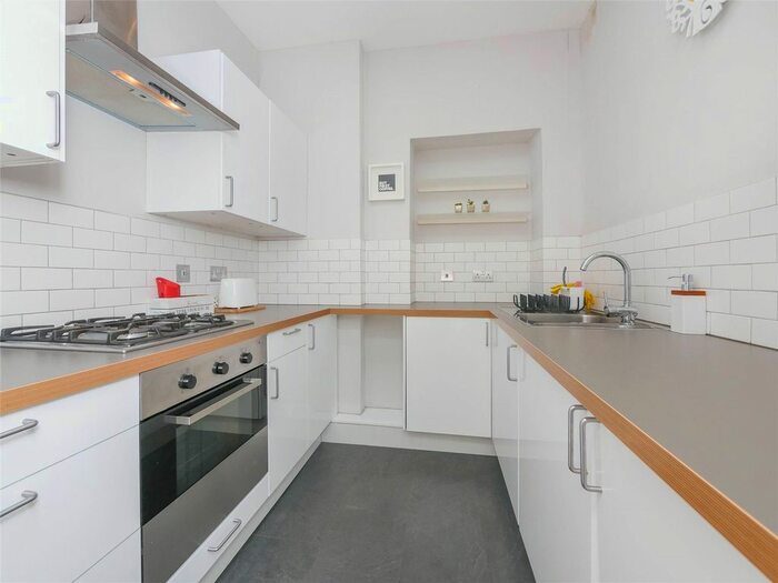 2 Bedroom Flat To Rent In Canon Street, Edinburgh, EH3