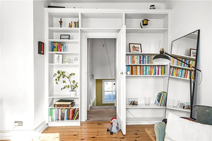 1 Bedroom Flat For Sale In Graham Road, London, E8