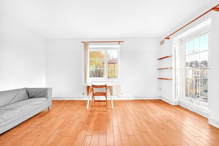 2 Bedroom Flat To Rent In Hendale House, Upper Clapton Road, E5
