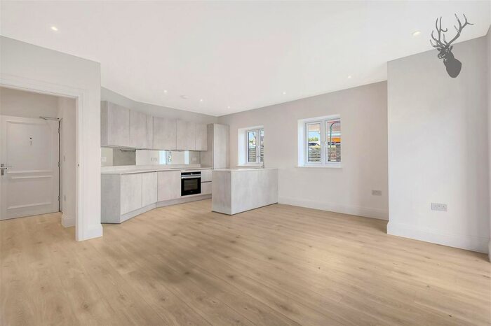 1 Bedroom Flat For Sale In Crossways, Manor Road, Chigwell, IG7