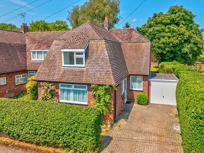 3 Bedroom Semi-Detached House For Sale In Sleapshyde Lane, Smallford, St. Albans, Hertfordshire, AL4