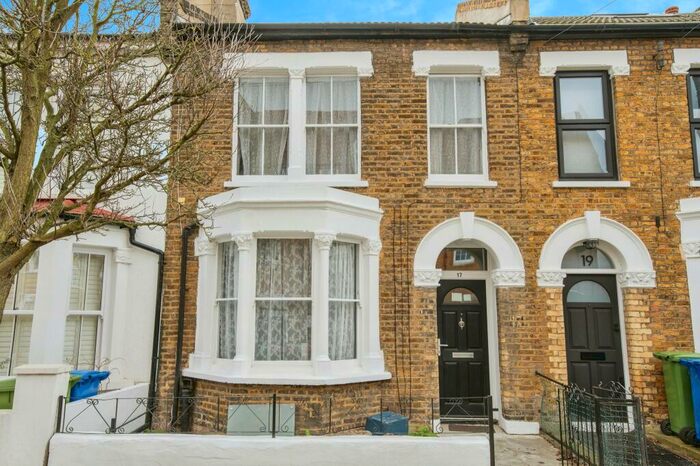2 Bedroom Terraced House To Rent In Jennings Road, SE22