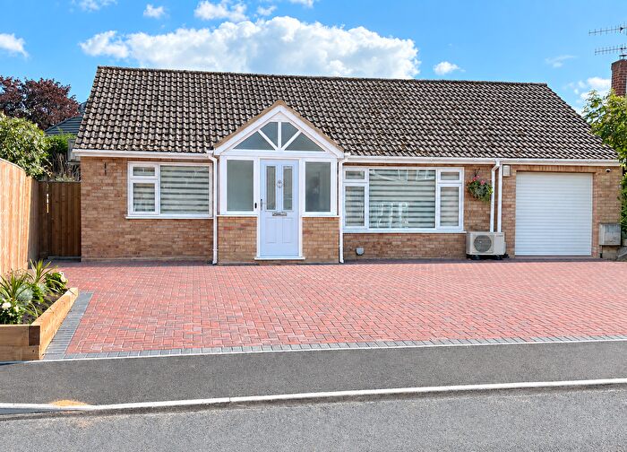 3 Bedroom Bungalow For Sale In Barrow Close, Marlborough, Wiltshire, SN8