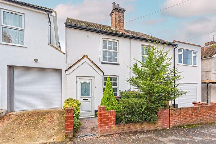 3 Bedroom Terraced House To Rent In Myrtle Road, Sutton, SM1