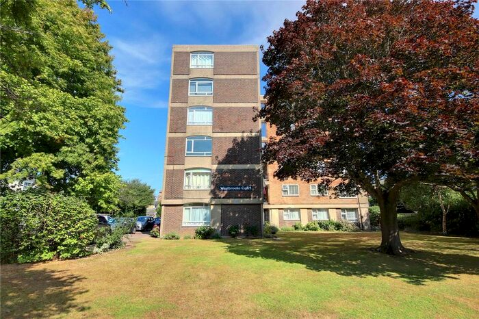 3 Bedroom Flat To Rent In Crescent Road, Worthing, West Sussex, BN11
