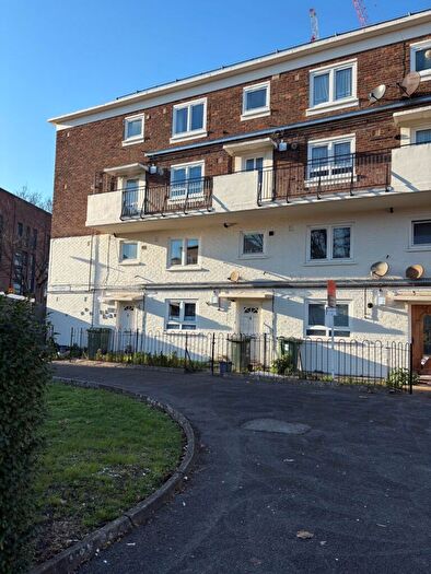 3 Bedroom Apartment To Rent In Fox Close, London, E16