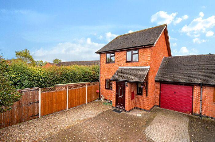 3 Bedroom Link Detached House For Sale In The Willows, Lower Bullingham, Hereford, Herefordshire, HR2