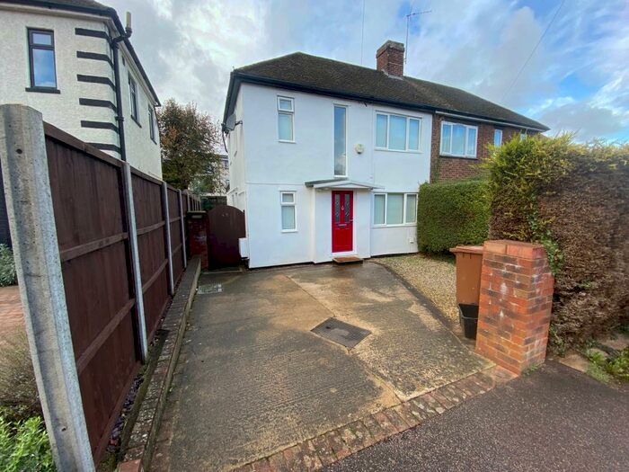 3 Bedroom House To Rent In Common Rise, SG4