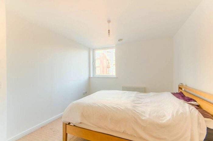 2 Bedroom Flat To Rent In Richmond Road, Dalston, London, E8
