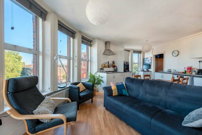 2 Bedroom Apartment To Rent In Kennington Road, SE11