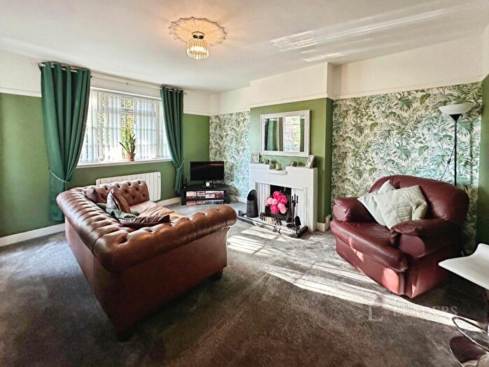 Flat To Rent In The Mount, New Bedford Road, Luton, Bedfordshire, LU3