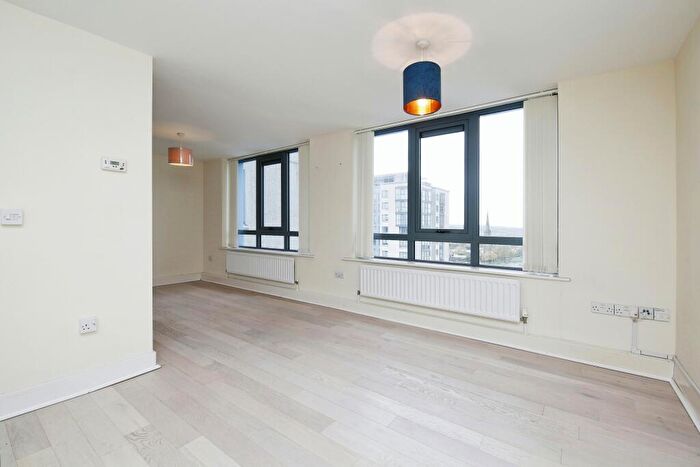 2 Bedroom Flat For Sale In The Cedars, Newcastle Upon Tyne, NE4