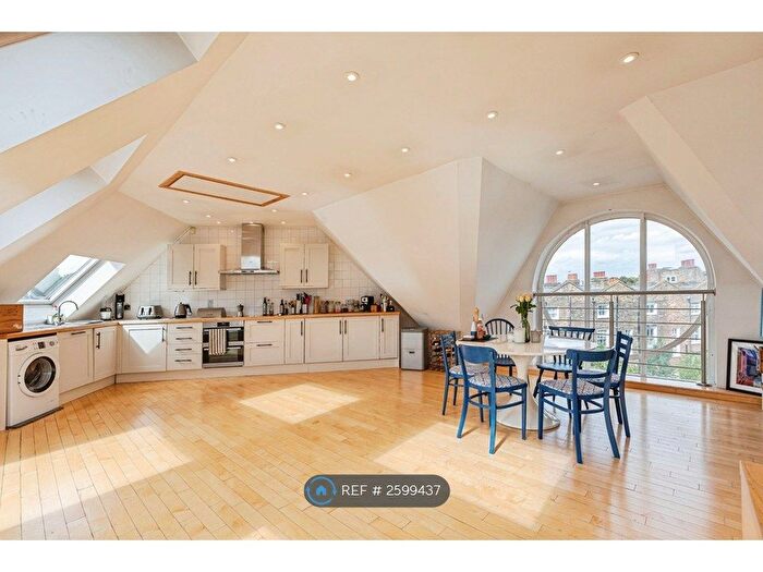 2 Bedroom Flat To Rent In Dalston Lane, London, E8