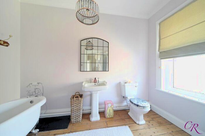 4 Bedroom Detached House For Sale In Coombe Hill, Gloucester, GL19