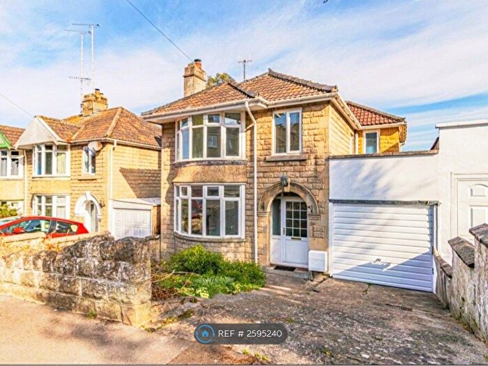 4 Bedroom Detached House To Rent In Old Town, Swindon, SN1