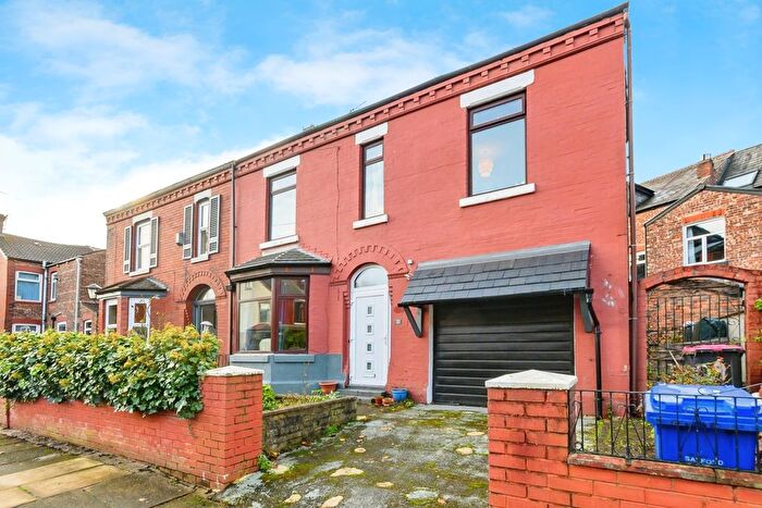 3 Bedroom Semi-Detached House For Sale In Sumner Road, Salford, M6