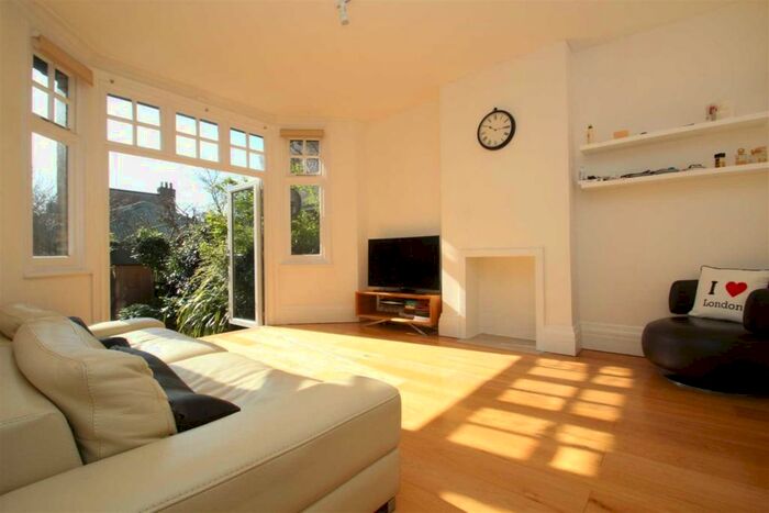 2 Bedroom Flat To Rent In South Grove, Highgate, N6