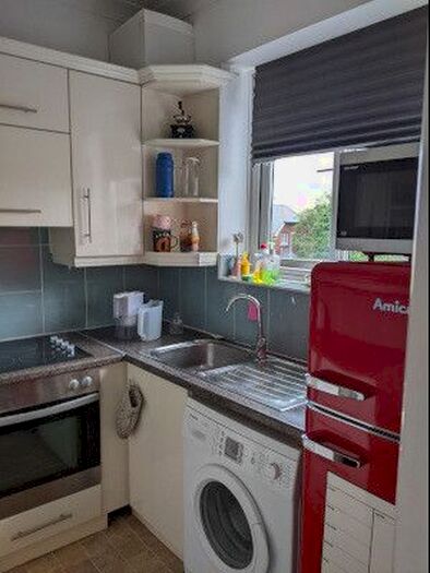 2 Bedroom Flat To Rent In Furze Platt Road, Furze Platt, Maidenhead, SL6