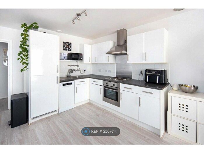 3 Bedroom Flat To Rent In Vertex Tower, London, SE8